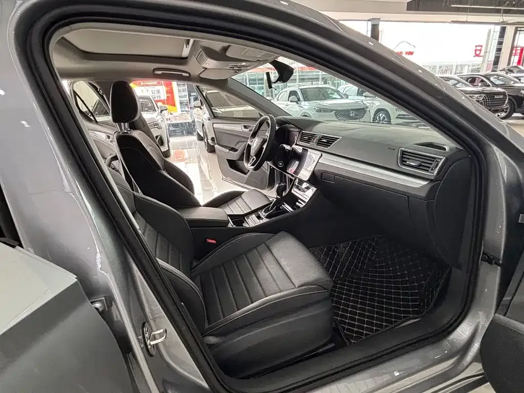 Skoda Superb — фото 10