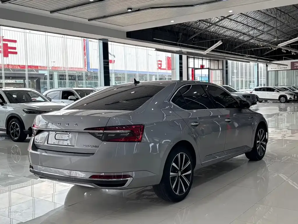 Skoda Superb — фото 8
