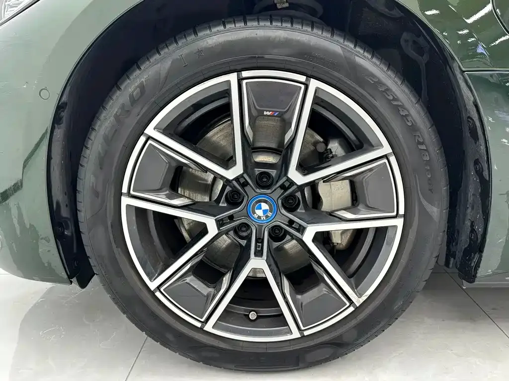 BMW i4 — фото 6