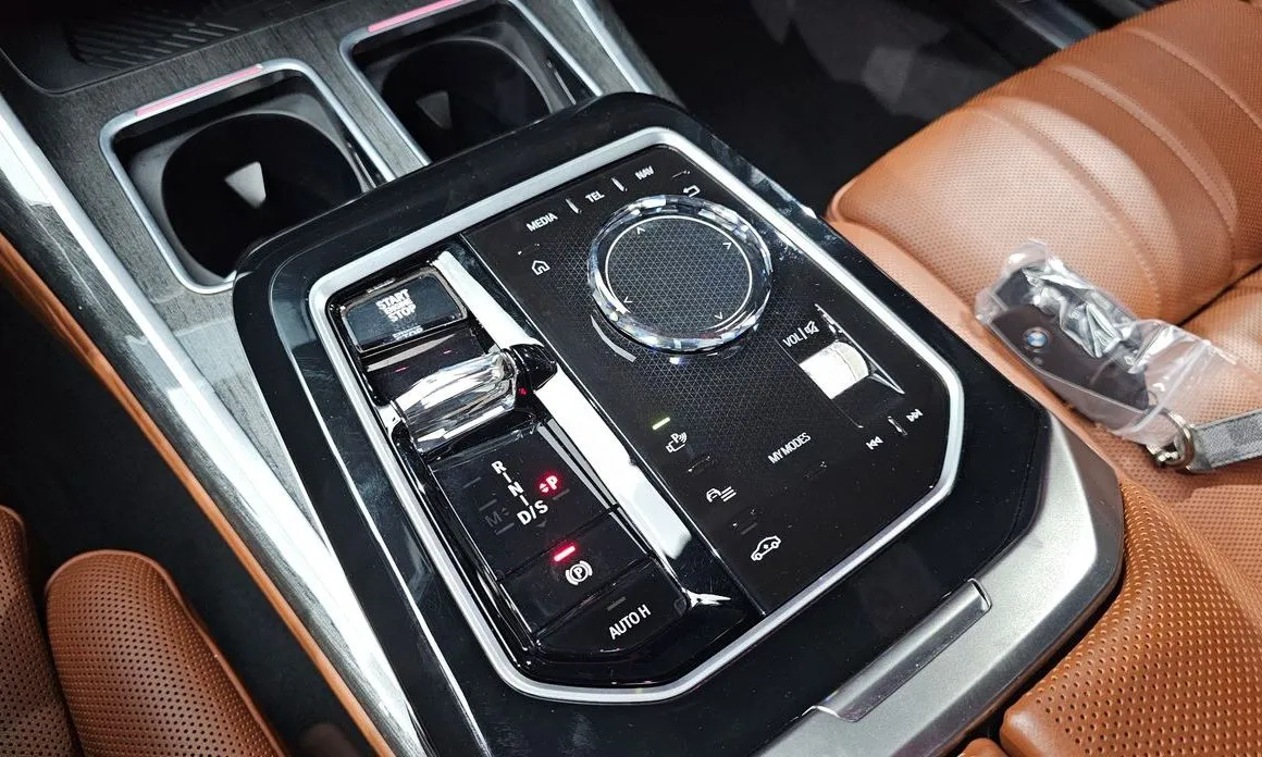 BMW 7-Series — фото 10
