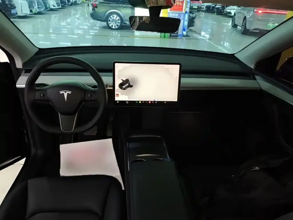 Tesla Model Y — фото 4