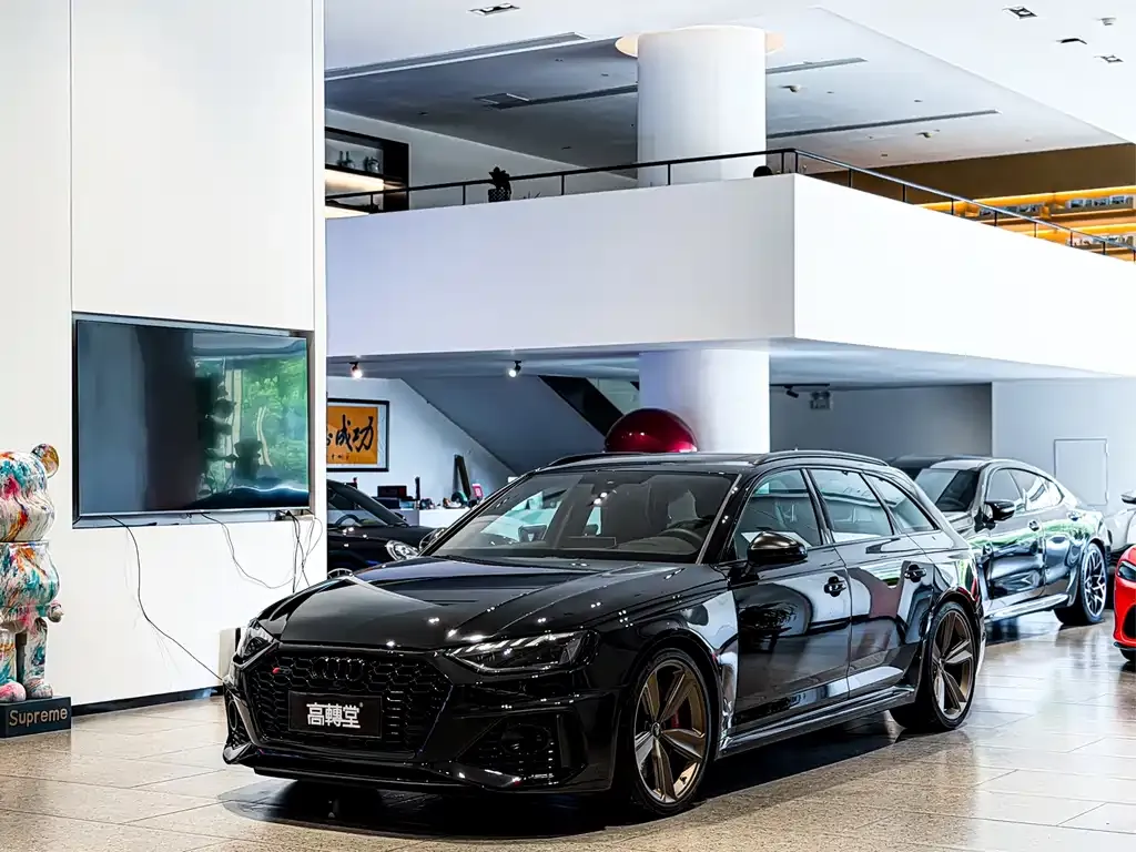 Audi RS 4 — фото 1
