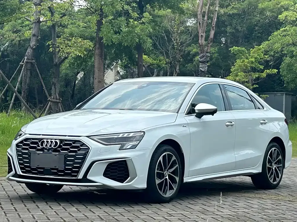 Audi A3 — фото 1