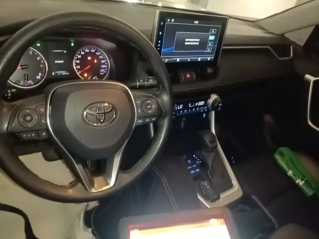 Toyota Wildlander — фото 10