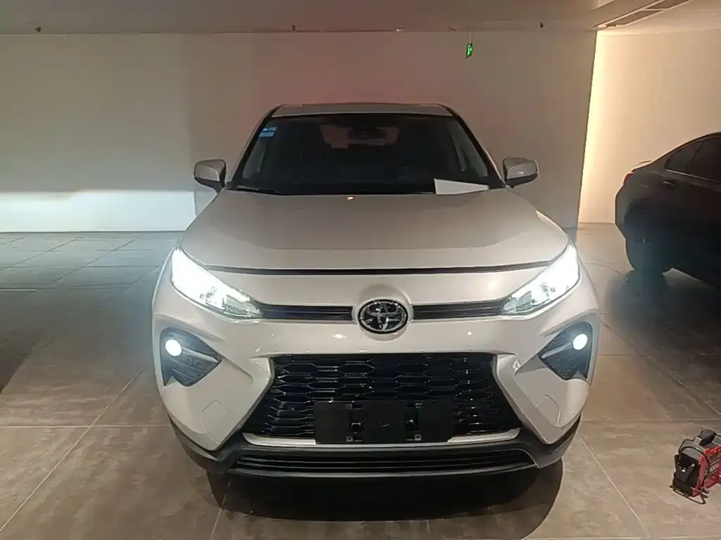 Toyota Wildlander — фото 2