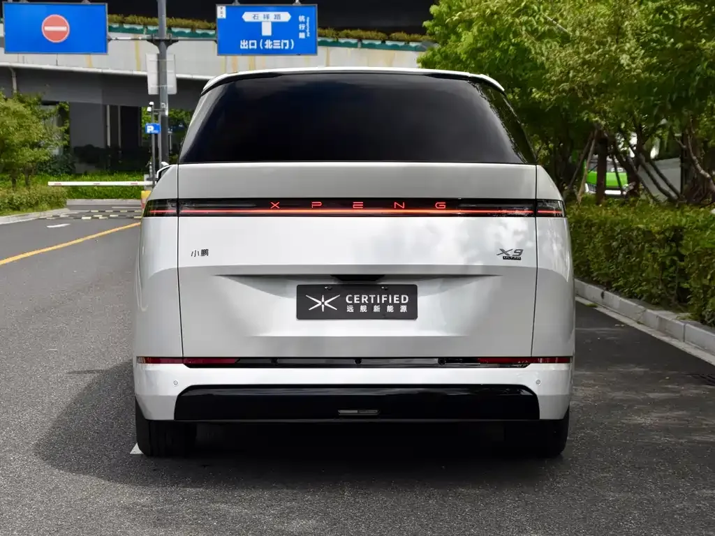 XPeng X9 — фото 10