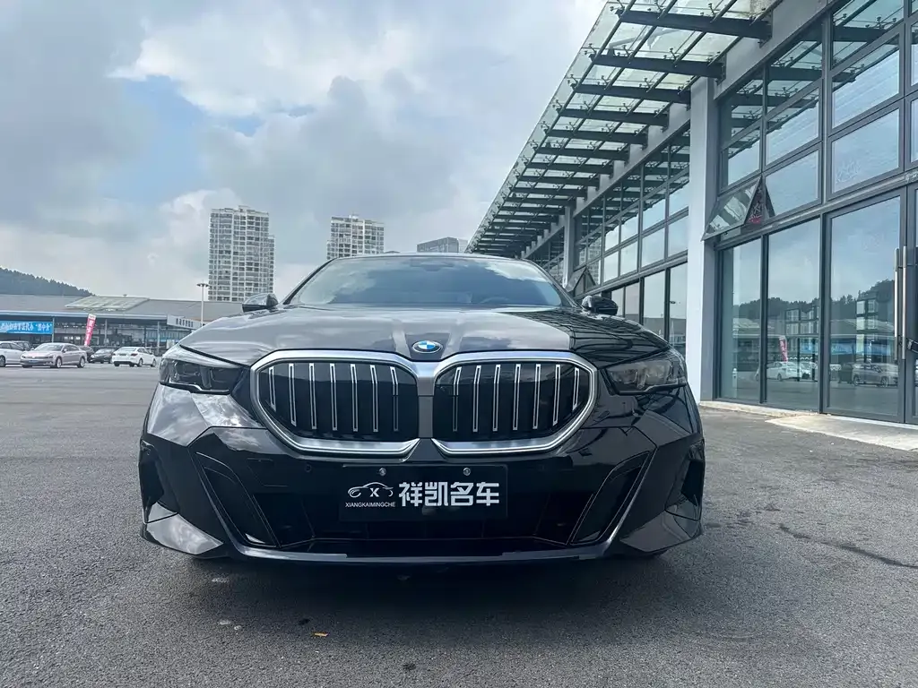 BMW 5 Series — фото 3