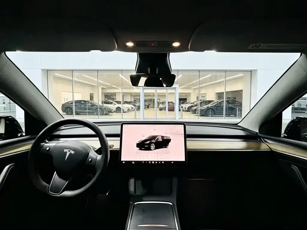 Tesla Model Y — фото 8