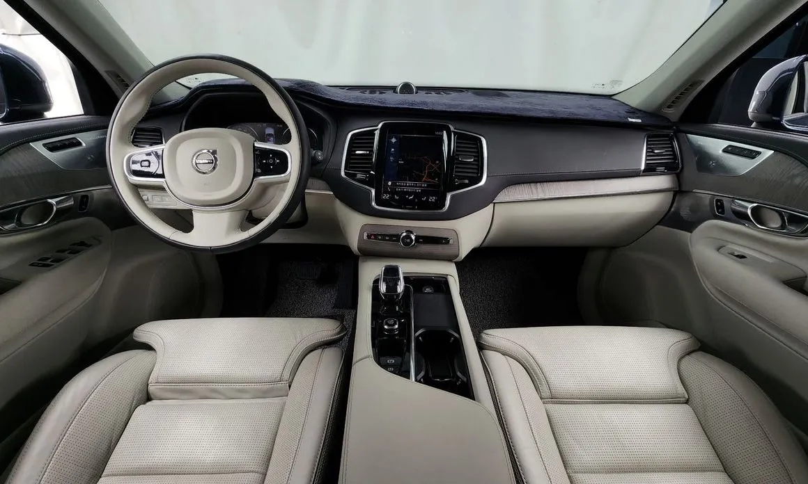 Volvo XC90 — фото 9