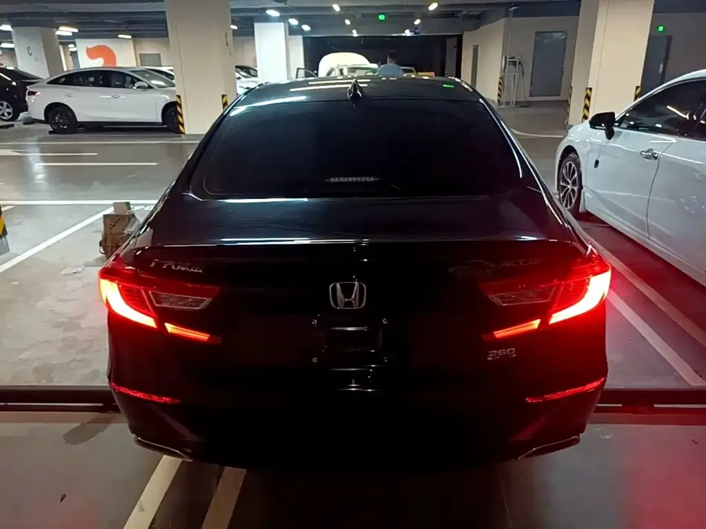 Honda Accord — фото 8