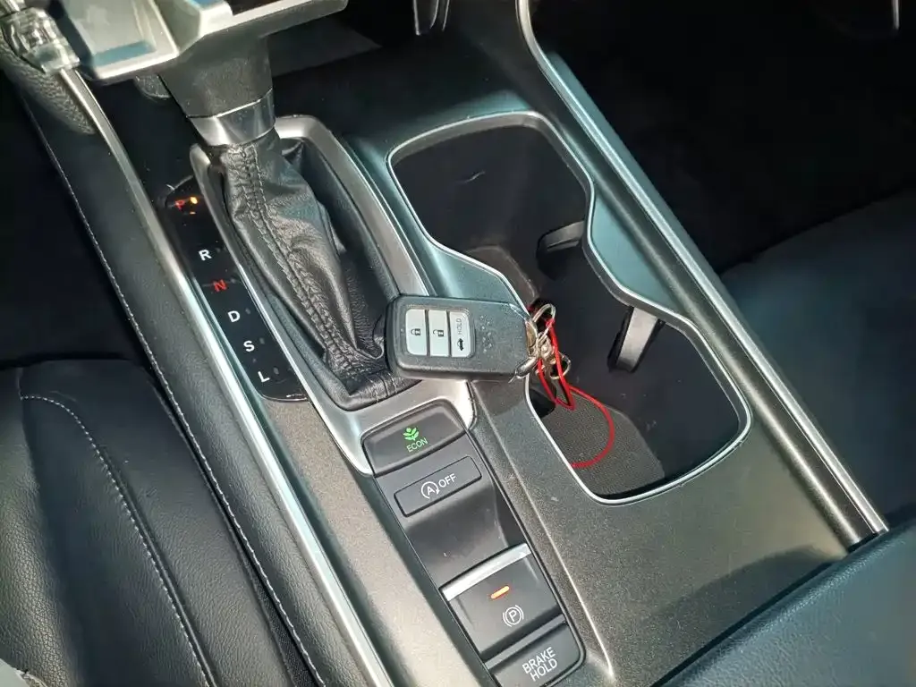 Honda Accord — фото 10