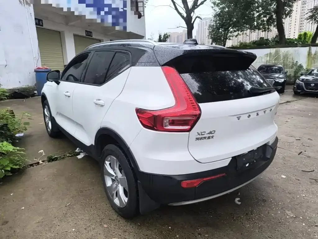 Volvo XC40 — фото 4