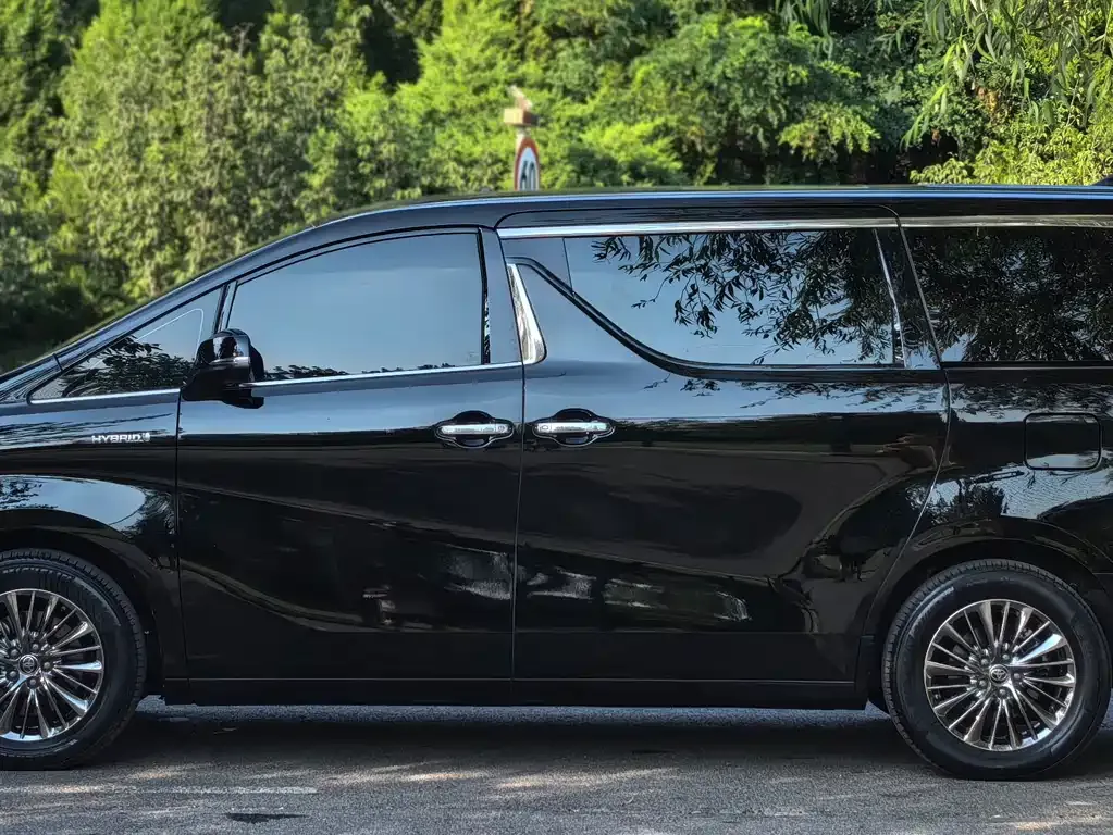 Toyota Alphard — фото 5