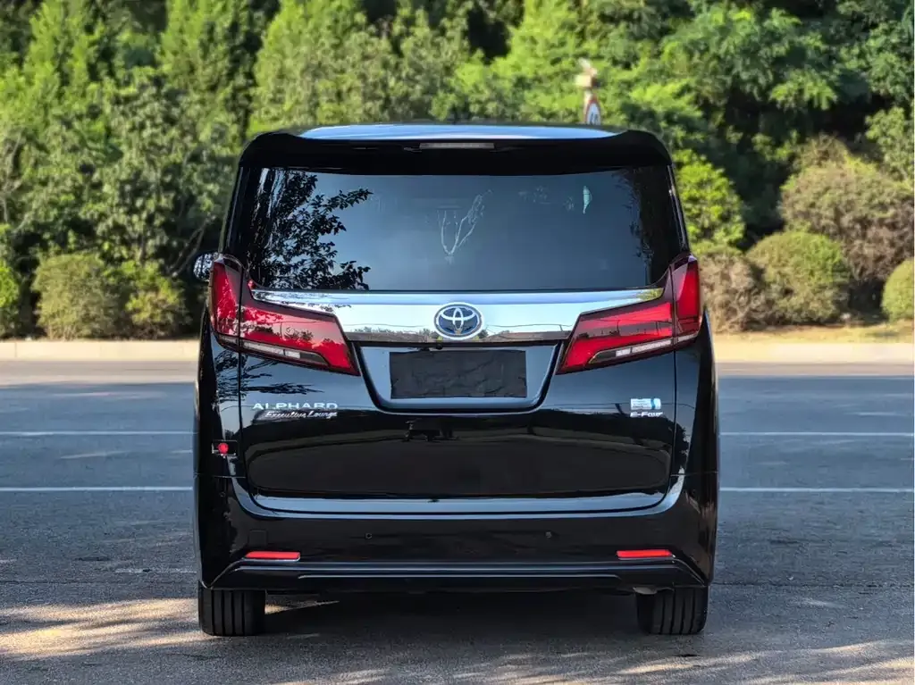 Toyota Alphard — фото 2