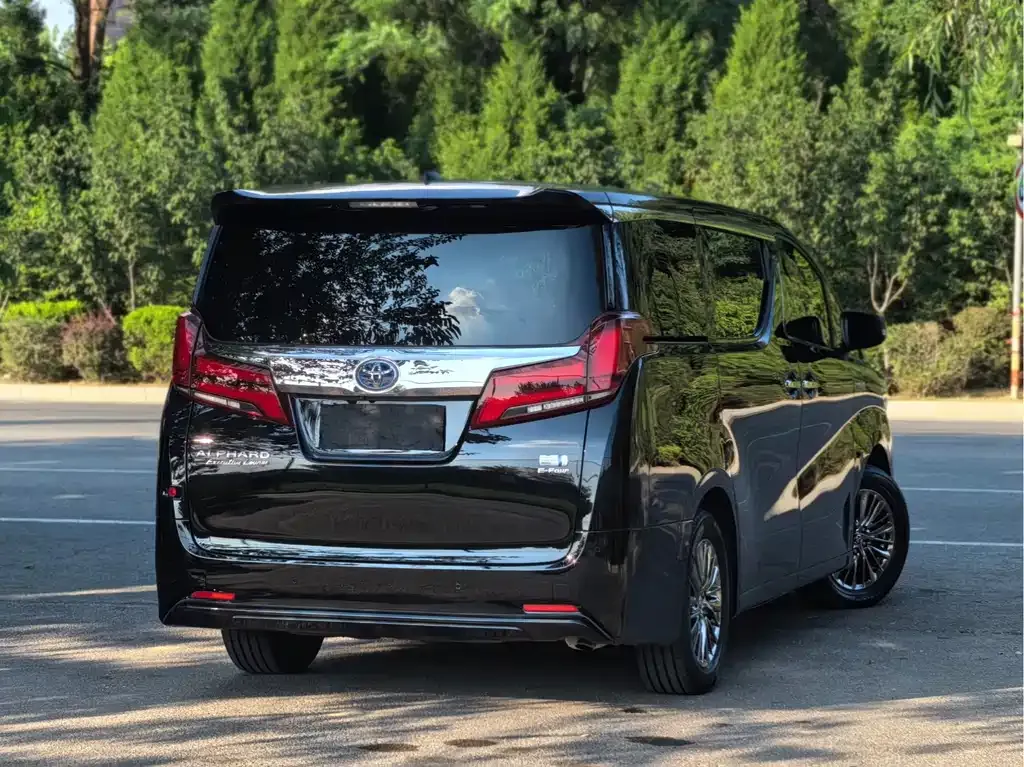 Toyota Alphard — фото 10