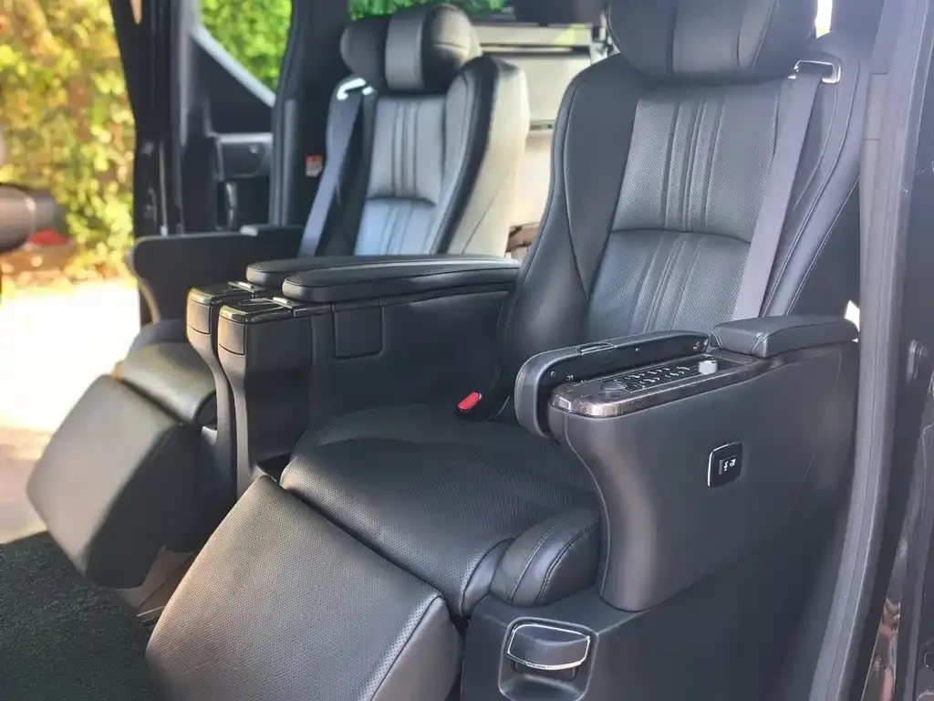 Toyota Alphard — фото 6