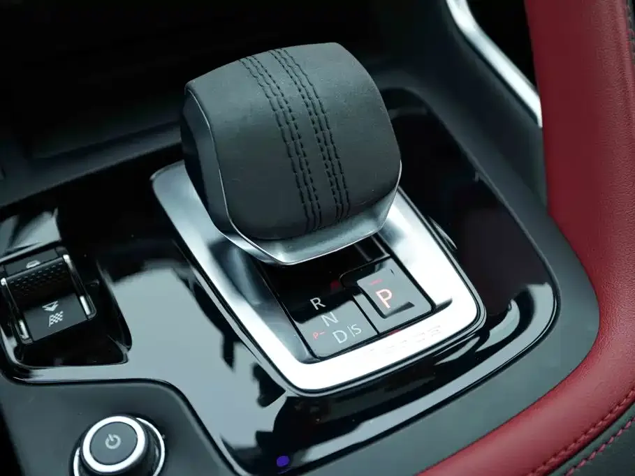 Jaguar E-PACE — фото 10