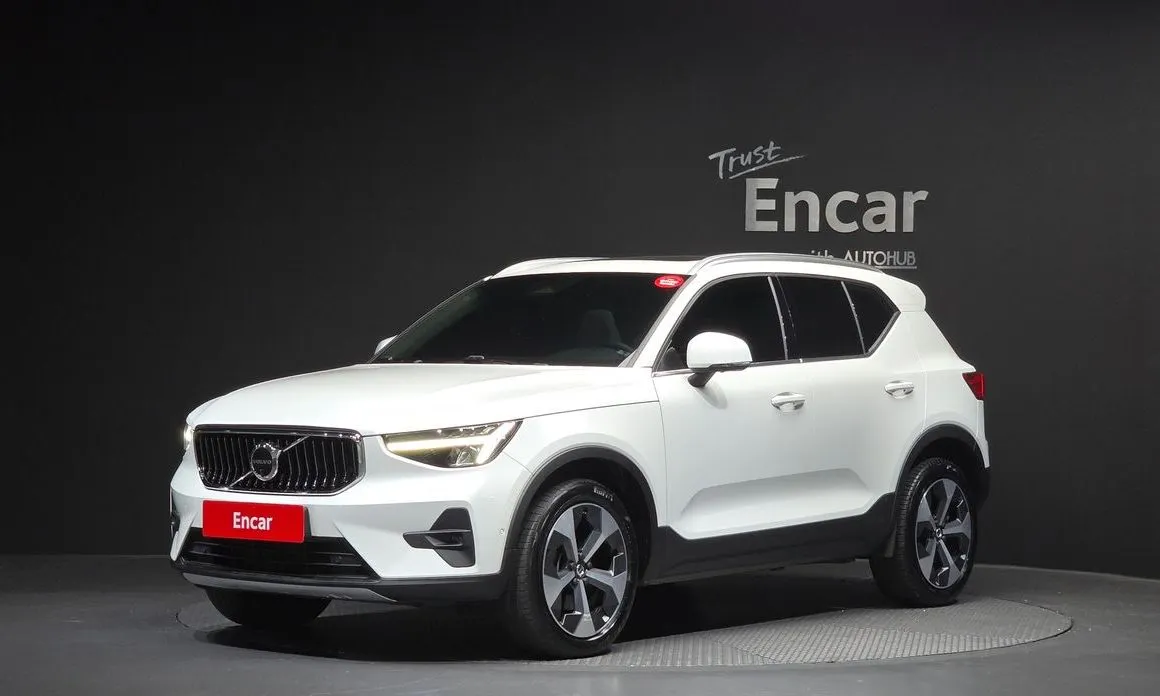 Volvo XC40 — фото 1