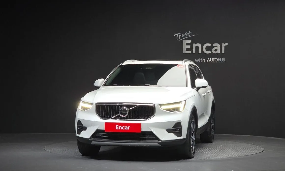Volvo XC40 — фото 4