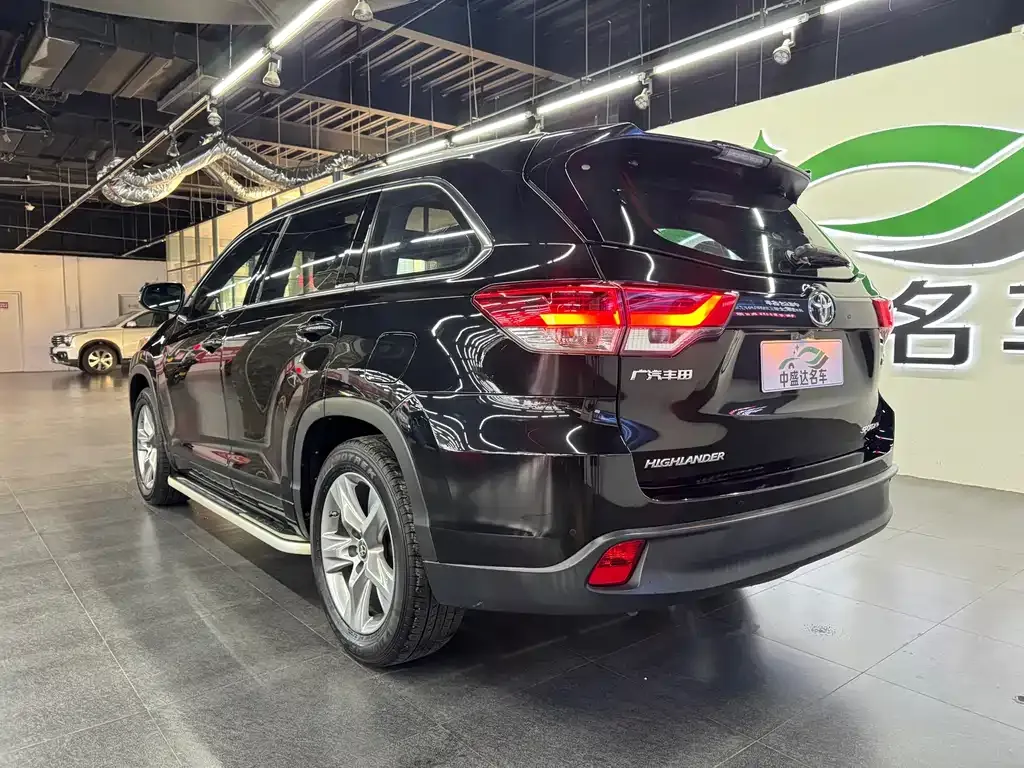 Toyota Highlander — фото 10