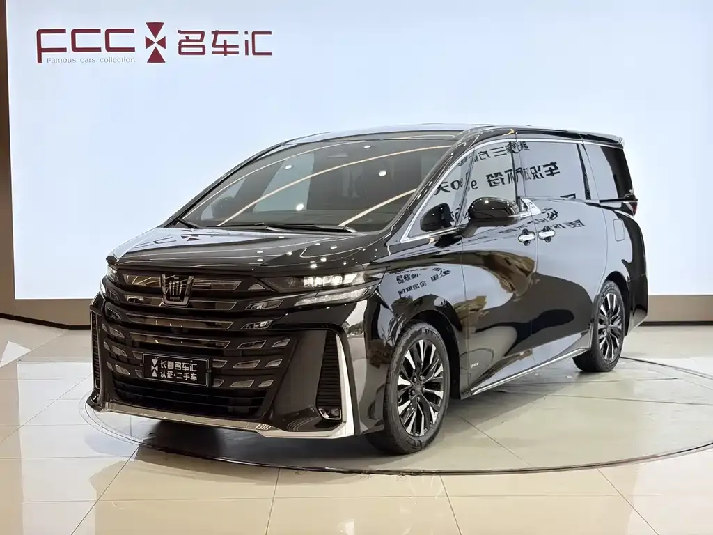 Toyota Vellfire — фото 1