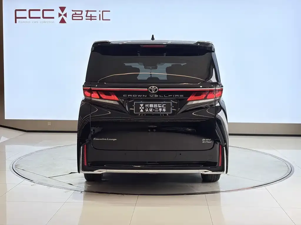 Toyota Vellfire — фото 2