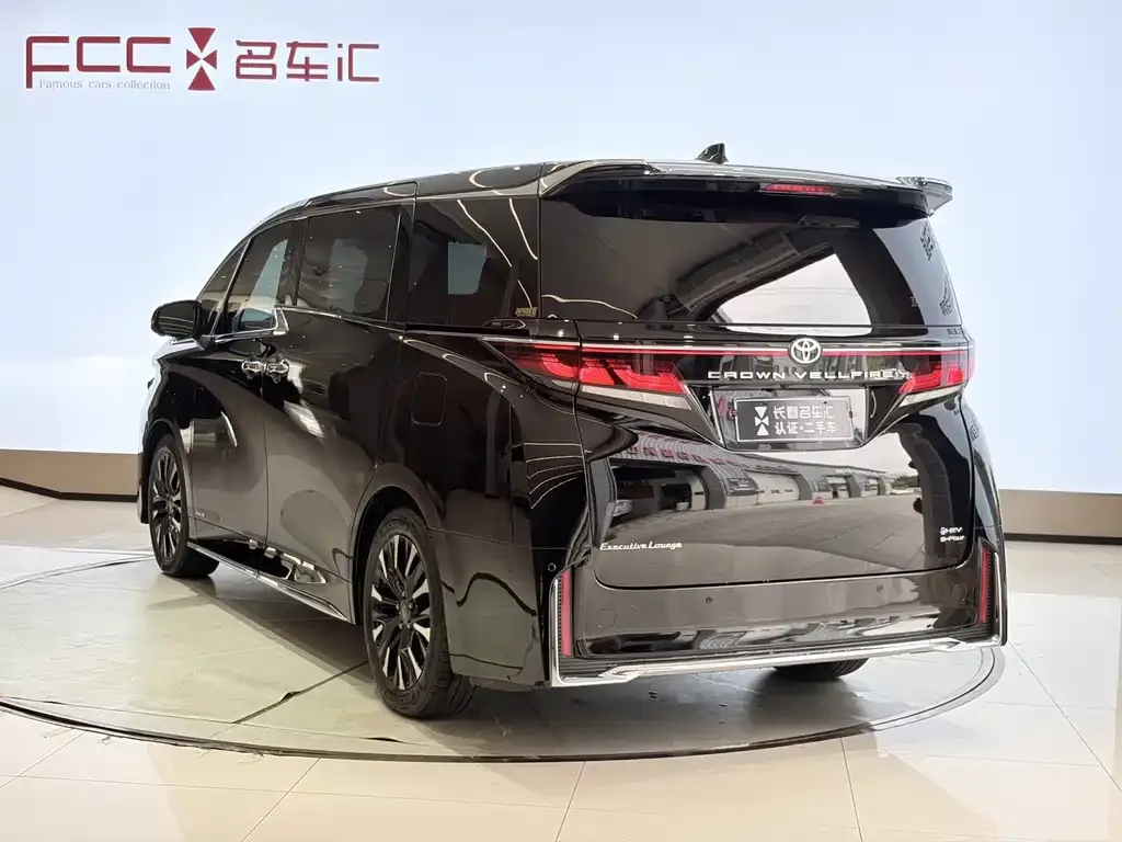 Toyota Vellfire — фото 3