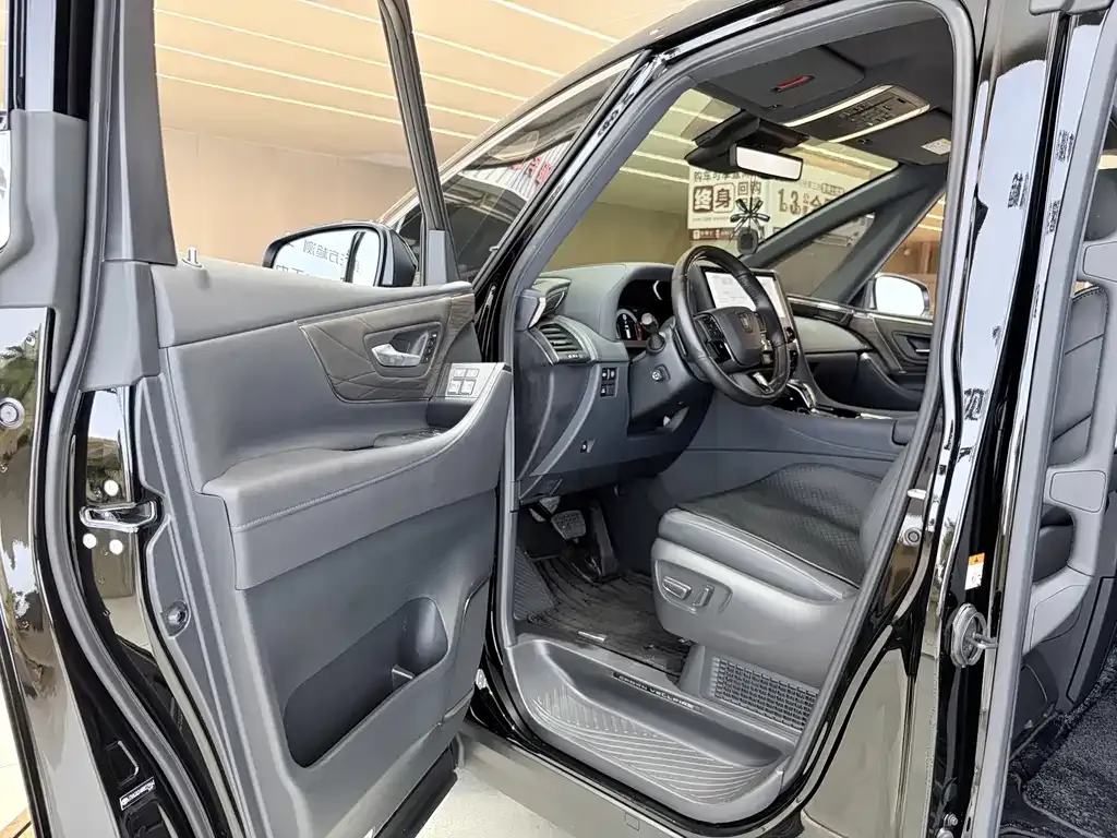 Toyota Vellfire — фото 6