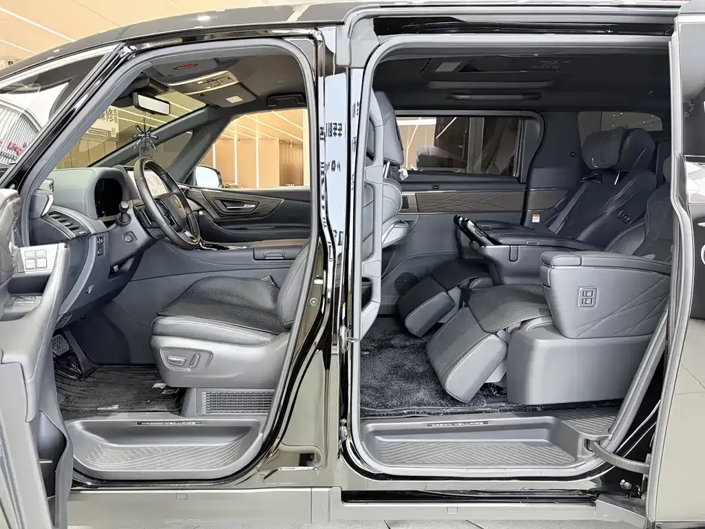 Toyota Vellfire — фото 4