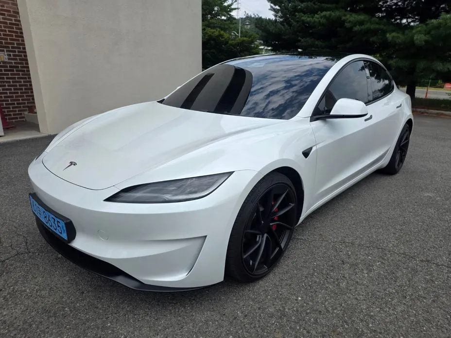 Tesla Model 3 — фото 1