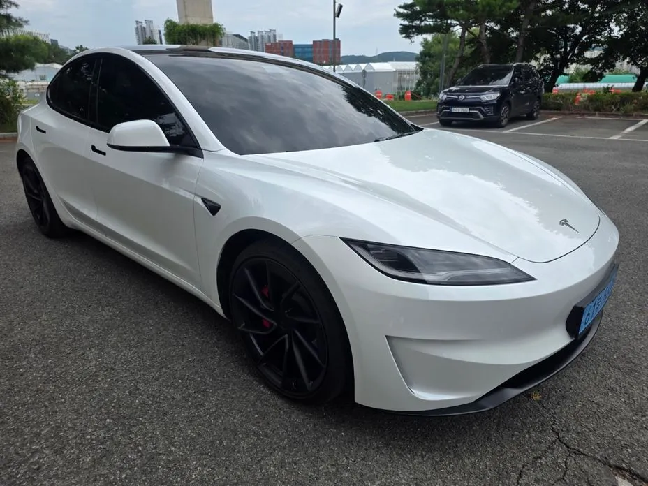 Tesla Model 3 — фото 10