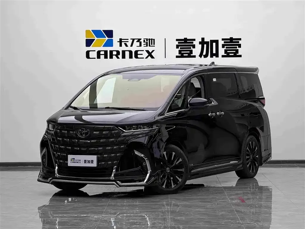 Toyota Alphard — фото 1