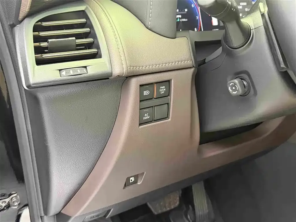 Toyota Alphard — фото 7