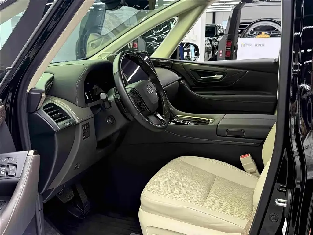 Toyota Alphard — фото 10