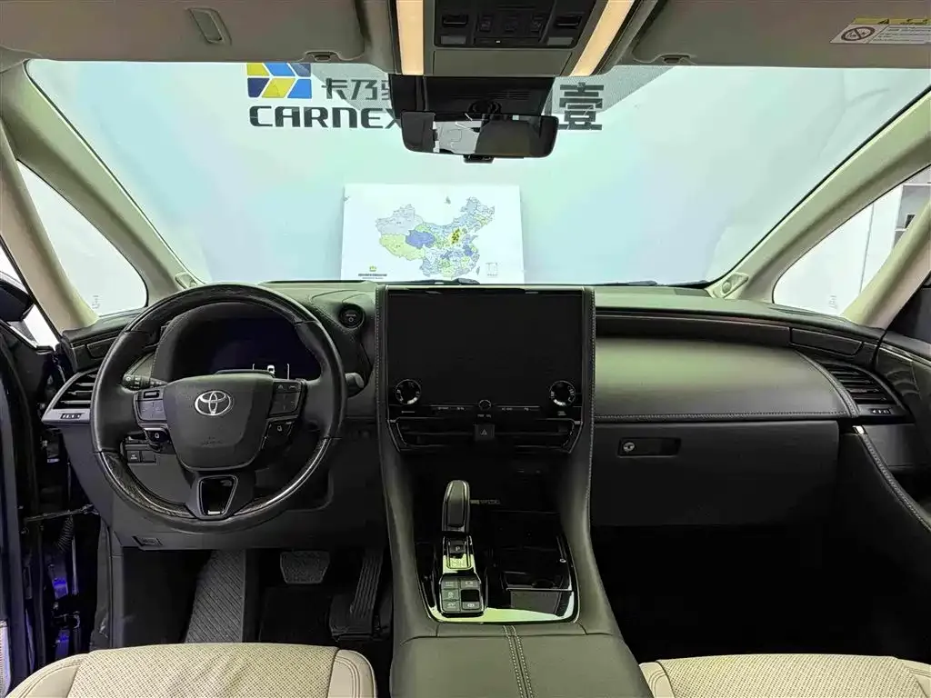 Toyota Alphard — фото 2