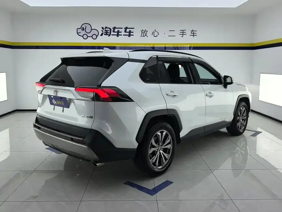 Toyota RAV4 — фото 3