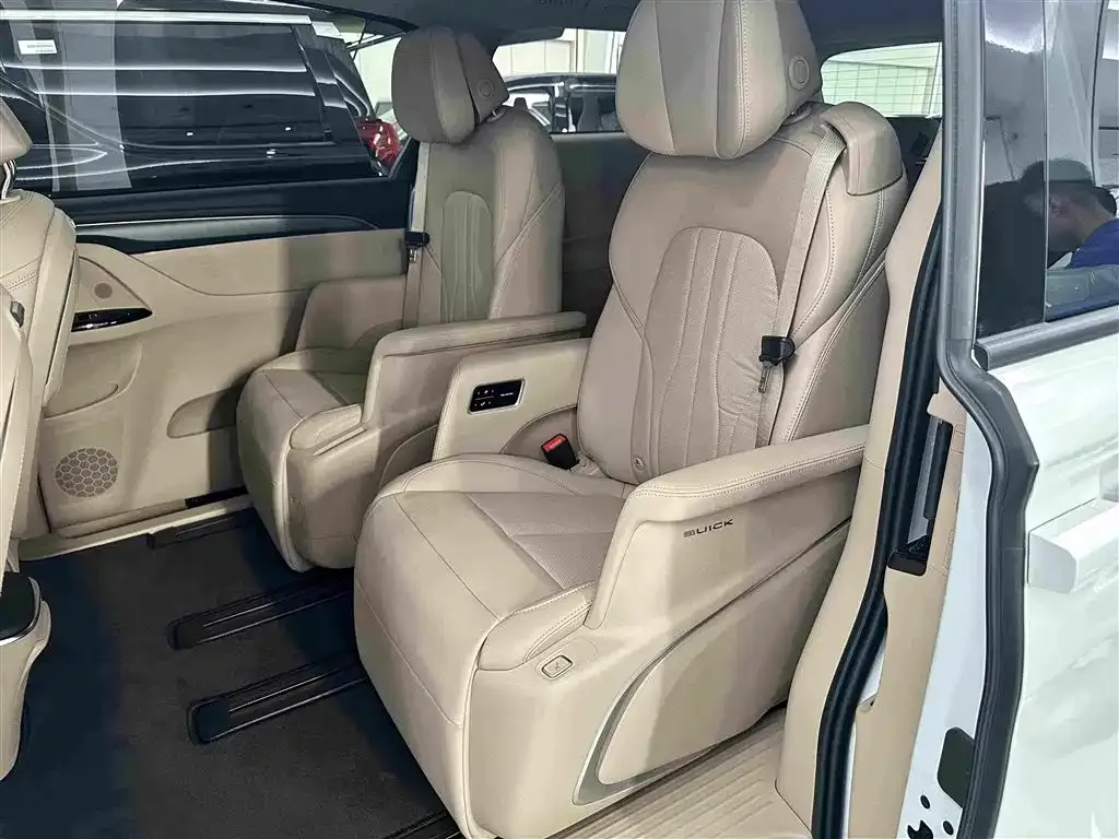 Buick GL8 Hybrid — фото 5