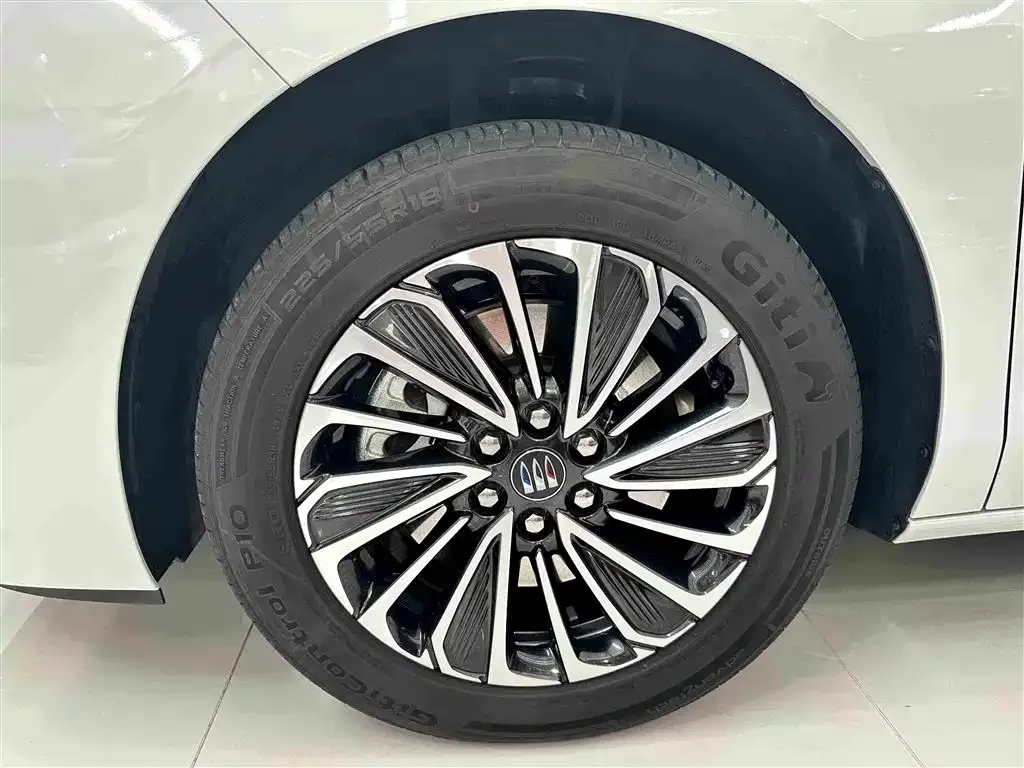 Buick GL8 Hybrid — фото 3