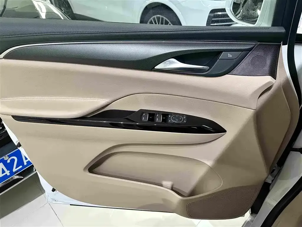 Buick GL8 Hybrid — фото 9
