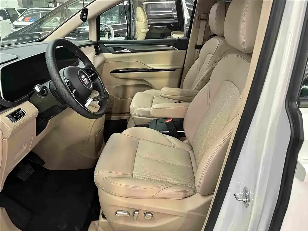 Buick GL8 Hybrid — фото 10