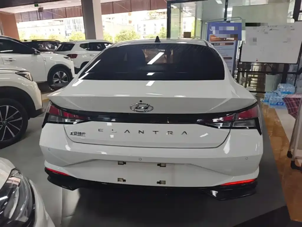 Hyundai Elantra — фото 2