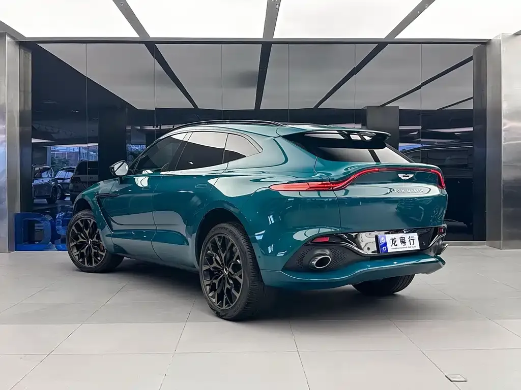 Aston Martin DBX — фото 10
