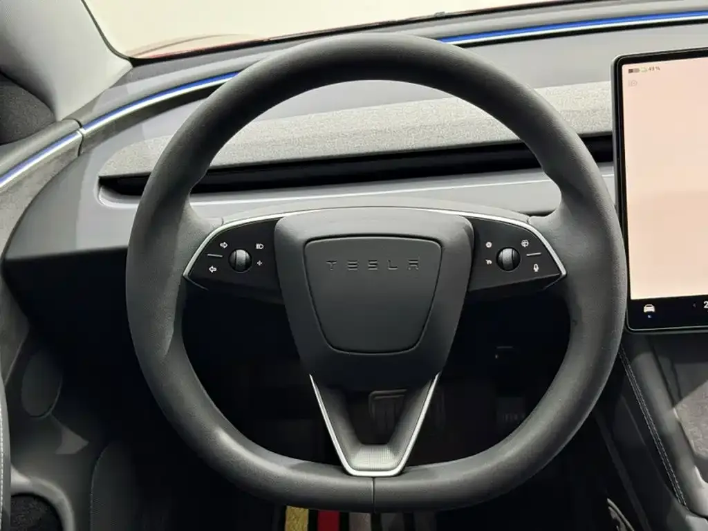 Tesla Model 3 — фото 8