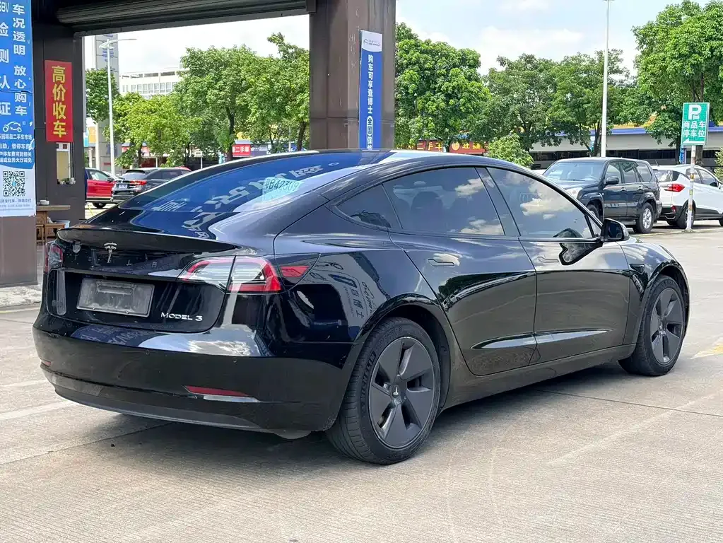 Tesla Model 3 — фото 9