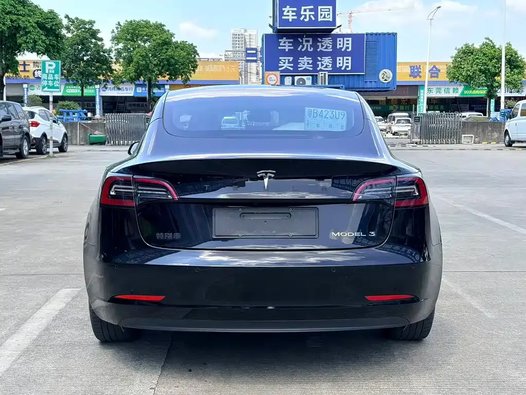 Tesla Model 3 — фото 7