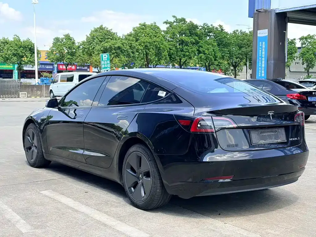 Tesla Model 3 — фото 4
