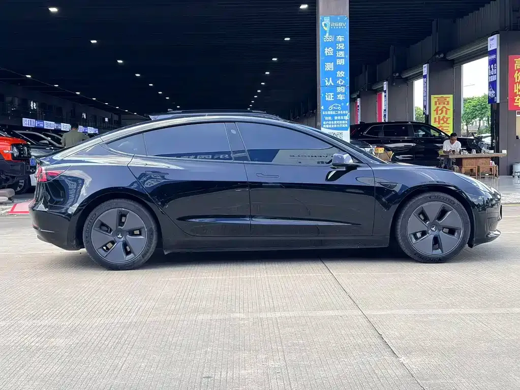 Tesla Model 3 — фото 10