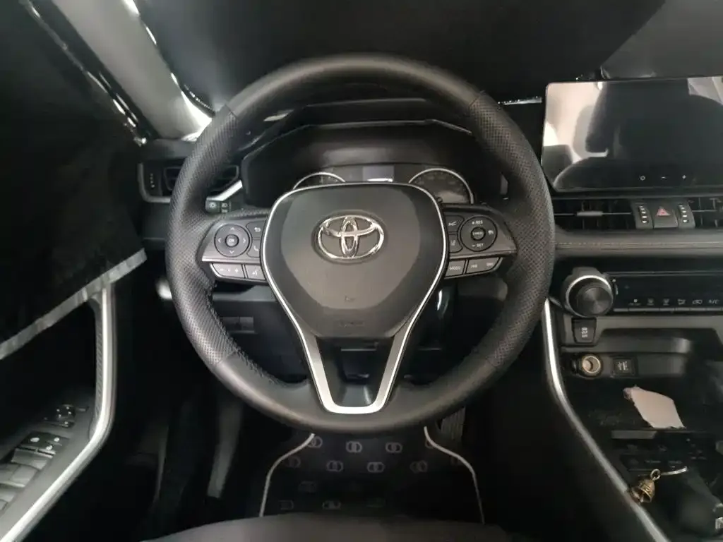 Toyota RAV4 — фото 2