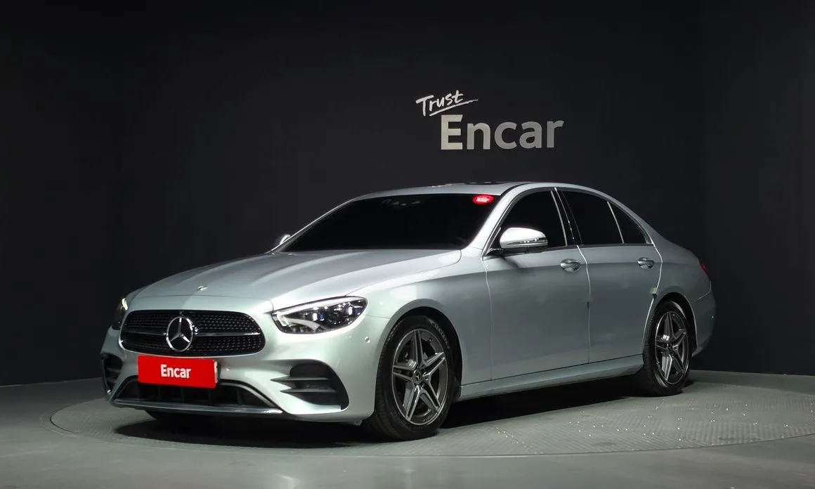 Mercedes-Benz E-Class — фото 1