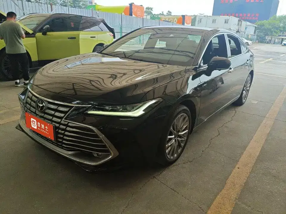 Toyota Avalon — фото 1